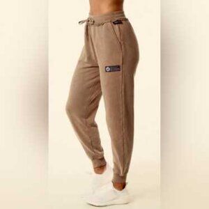 Alphalete Very Terry Jogger in Smokey Quartz - Women's Size M